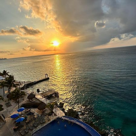 The Queen Of Cozumel Coastal Crown Ocean Front Condominium Sleeps 4 Exterior photo