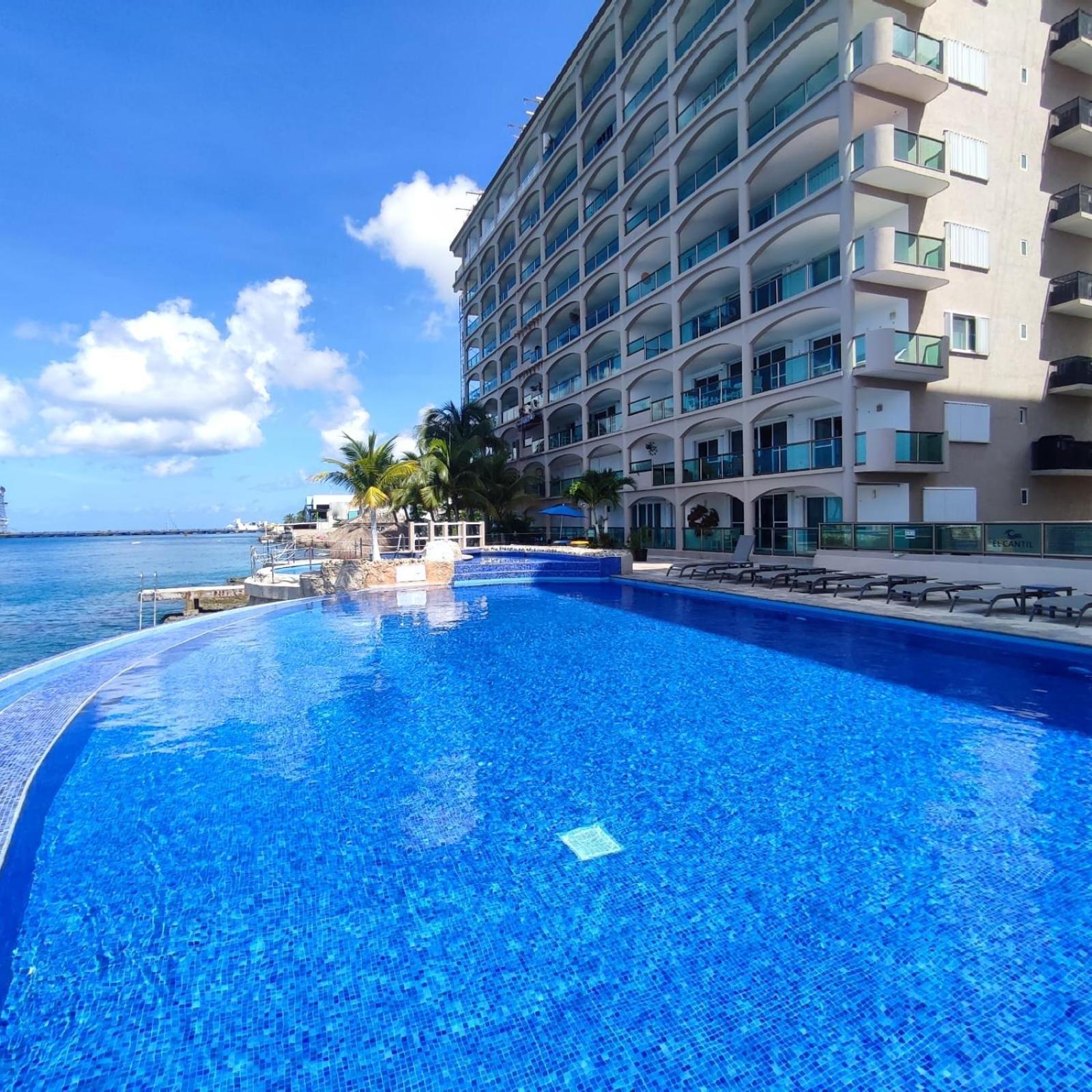 The Queen Of Cozumel Coastal Crown Ocean Front Condominium Sleeps 4 Exterior photo