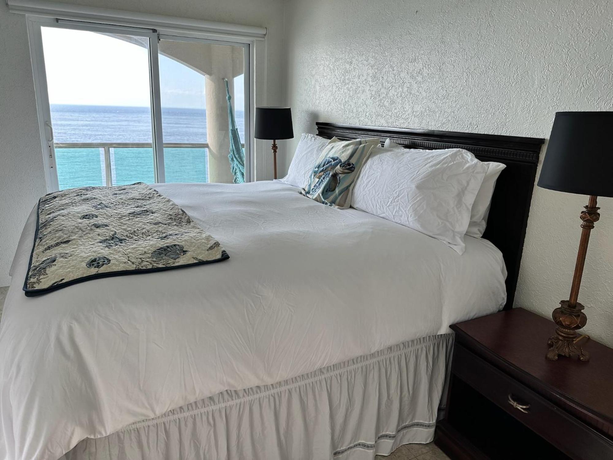 The Queen Of Cozumel Coastal Crown Ocean Front Condominium Sleeps 4 Exterior photo