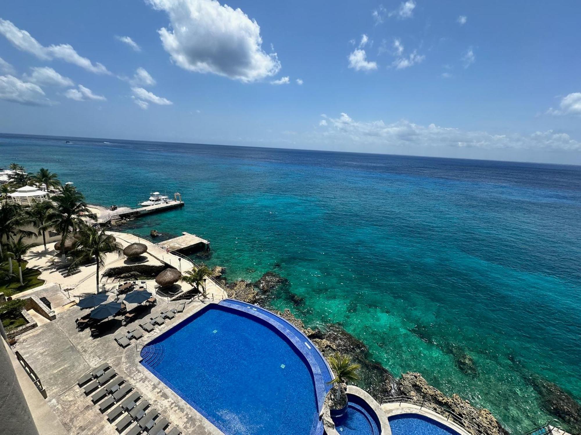 The Queen Of Cozumel Coastal Crown Ocean Front Condominium Sleeps 4 Exterior photo