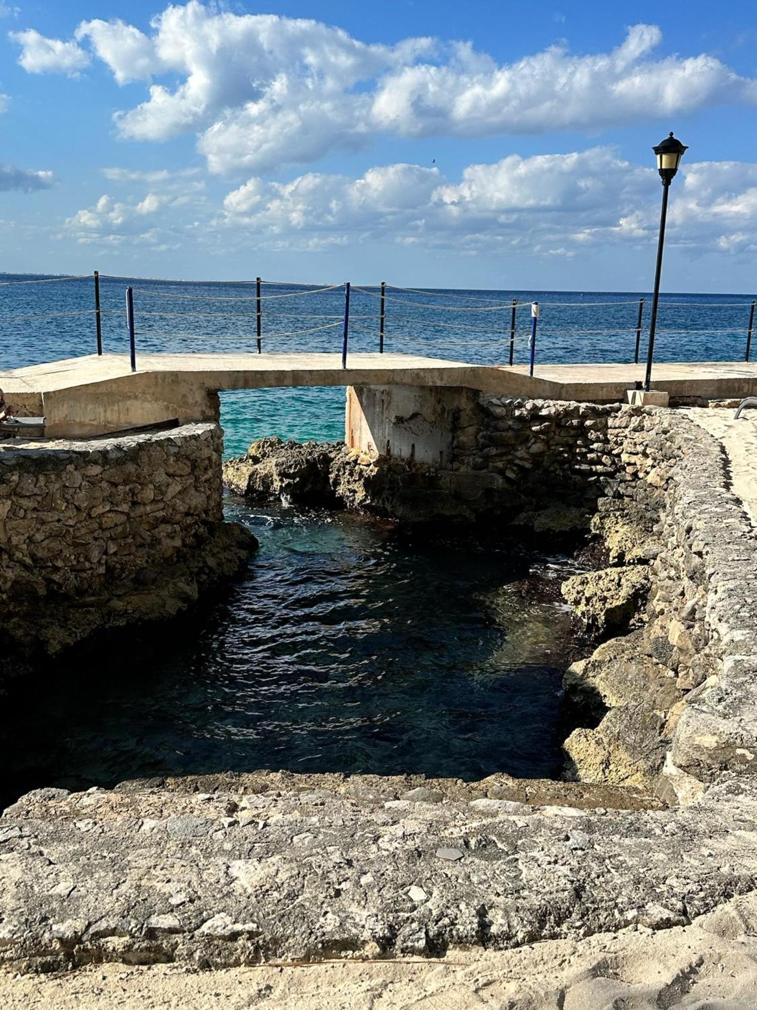 The Queen Of Cozumel Coastal Crown Ocean Front Condominium Sleeps 4 Exterior photo