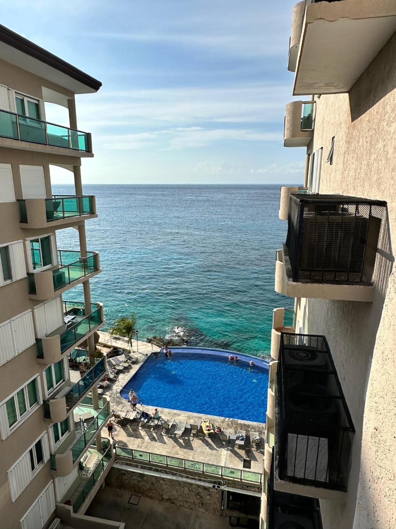 The Queen Of Cozumel Coastal Crown Ocean Front Condominium Sleeps 4 Exterior photo