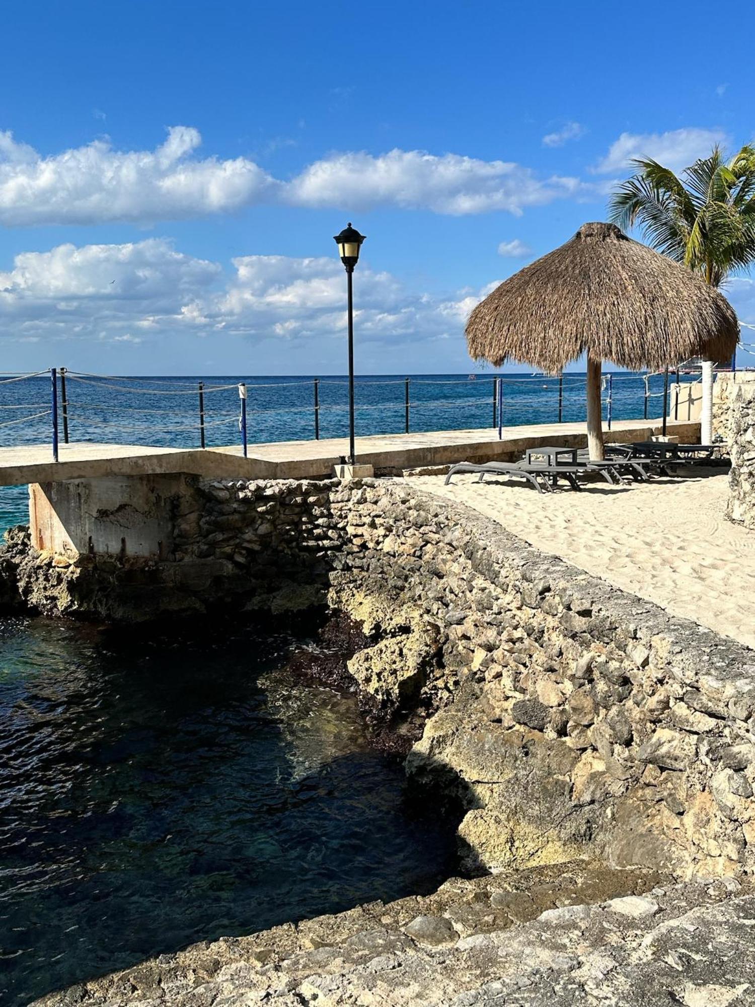 The Queen Of Cozumel Coastal Crown Ocean Front Condominium Sleeps 4 Exterior photo