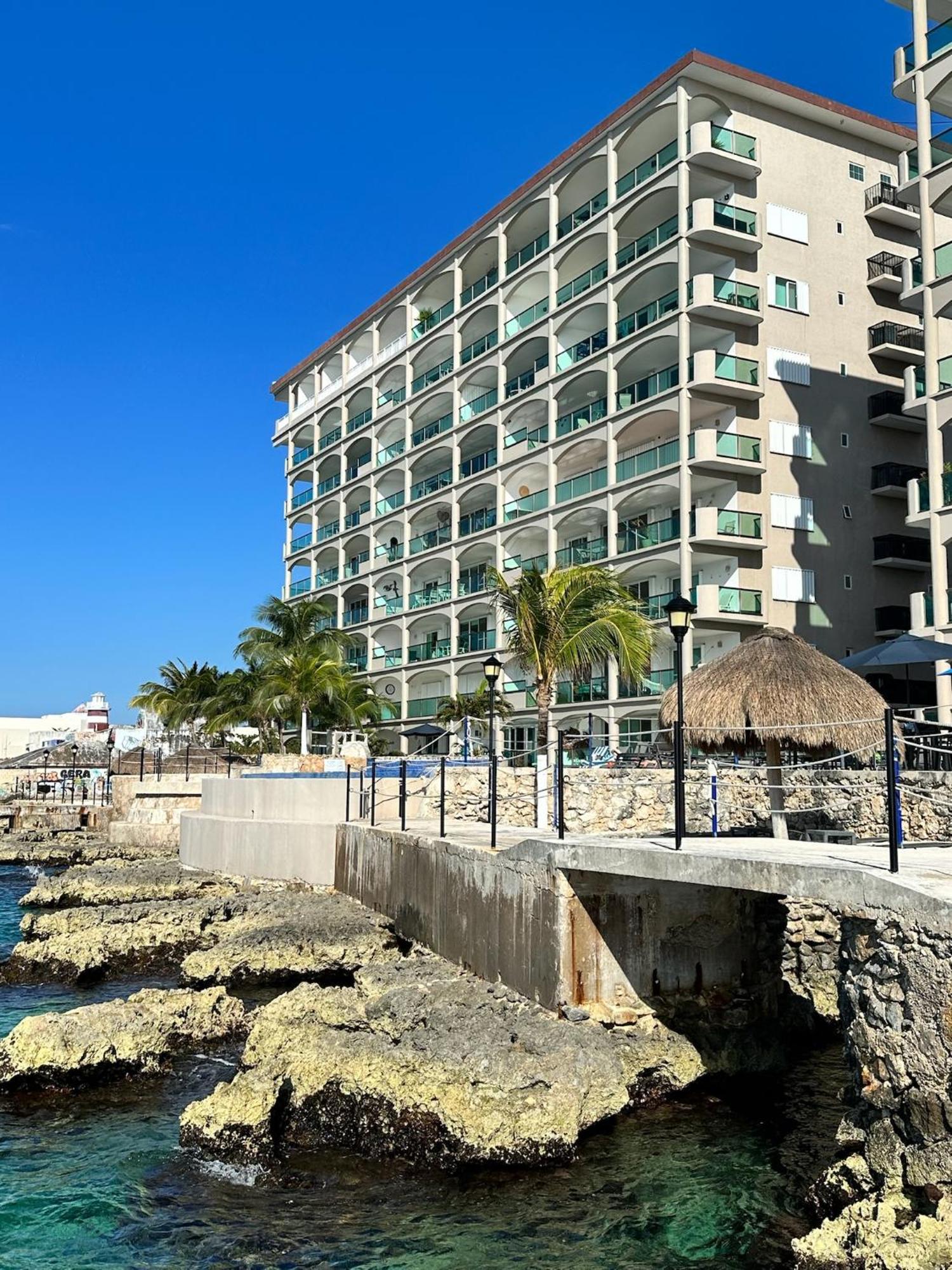 The Queen Of Cozumel Coastal Crown Ocean Front Condominium Sleeps 4 Exterior photo